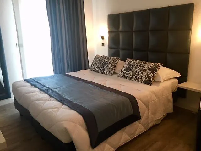 Ξενοδοχείο Rombino 3*